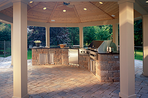 Custom Outdoor Kitchens & Barbeques